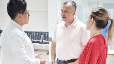 Photo of El ministro de Salud visitó el Hospital 4 de Junio durante la guardia del 25