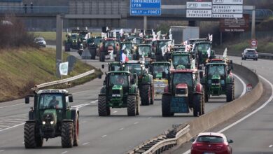 Photo of FRANCIA: Bloqueo de agricultores en  pone en jaque al Gobierno