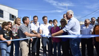 Photo of En Roca, Zdero inauguró pavimento urbano y entregó títulos de propiedad 