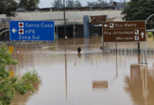 Photo of Aumentan a 100 las personas muertas por la inundación en Brasil