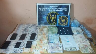 Photo of Venta de drogas ilegales: Dos personas presas y dinero en efectivo