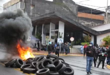 Photo of Misiones: sigue el acampe y el Gobierno envió a Gendarmería y Prefectura para desalojar a los manifestantes