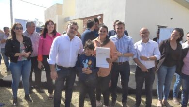 Photo of El gobernador entregó viviendas a familias en Machagai
